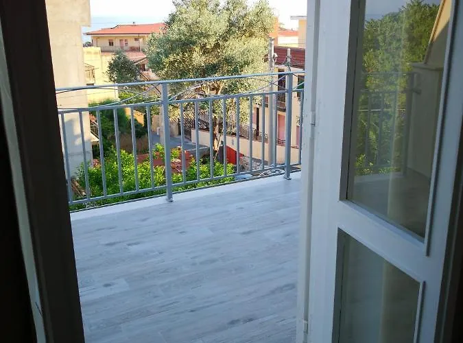 Fiorita アパートホテル